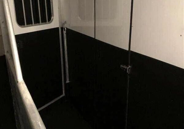 2013 Sundowner 7610RS 3 Horse Living Quarters