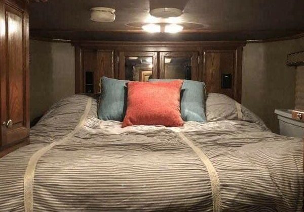 2013 Sundowner 7610RS 3 Horse Living Quarters