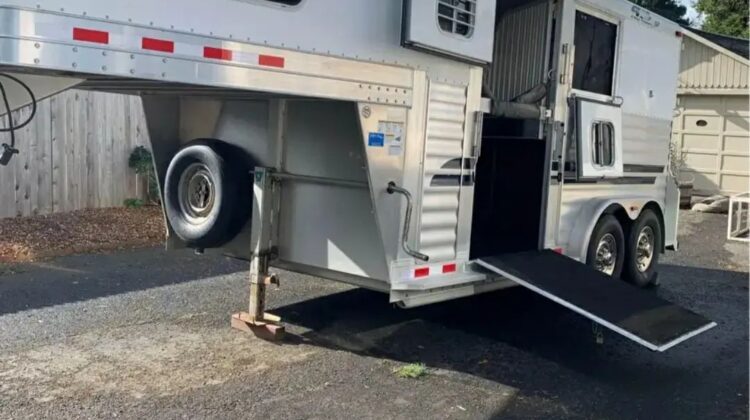 2016 4 Star 2H Gooseneck‼️