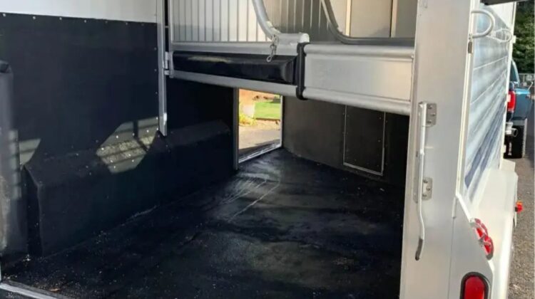 2016 4 Star 2H Gooseneck‼️