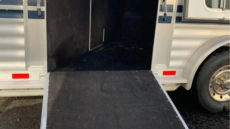 2016 4 Star 2H Gooseneck‼️