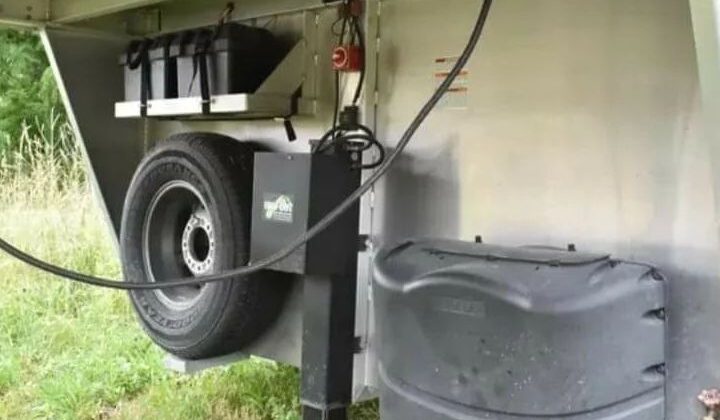2020 Lakota Colt AC829 horse trailer