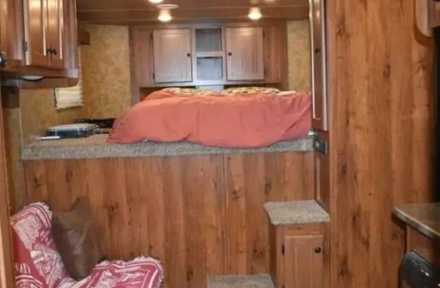 2020 Lakota Colt AC829 horse trailer