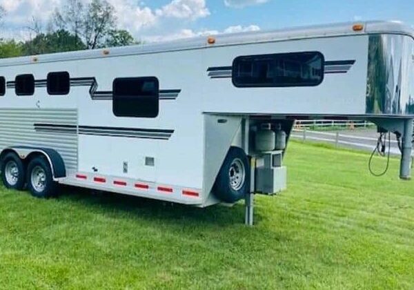 2006 All Aluminum Adam 3 horse slant weekender LQ.