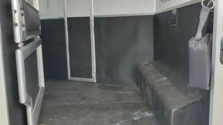 2020 Lakota Colt AC829 horse trailer with Living Quarters
