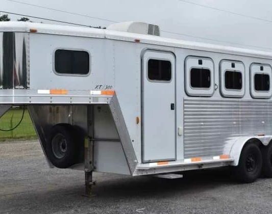 2002 Exiss XT208LQ 2 Horse Trailer with 8′ Short Wall‼️