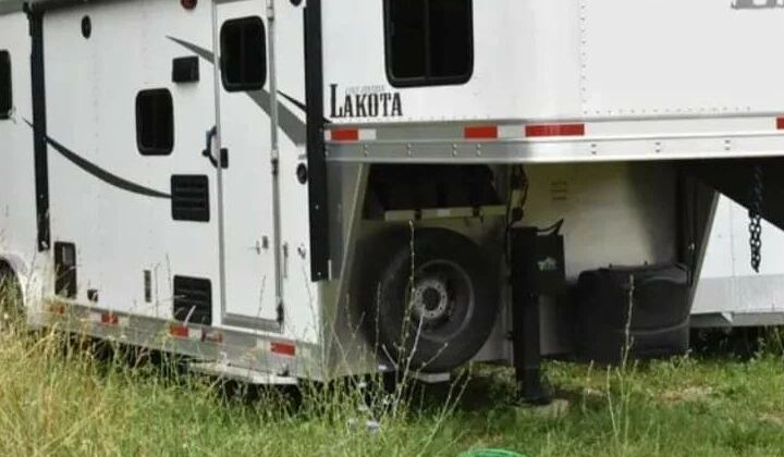 2020 Lakota Colt AC829 horse trailer with Living Quarters