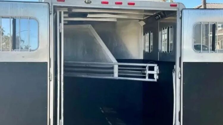 2001 2 Horse Trailer Sooner Revolution‼️