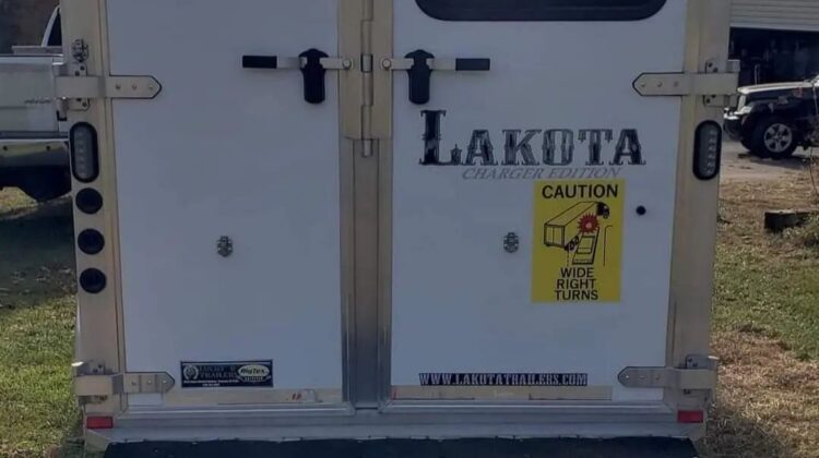2018 Lakota charger goose neck 3 horse slant ‼️