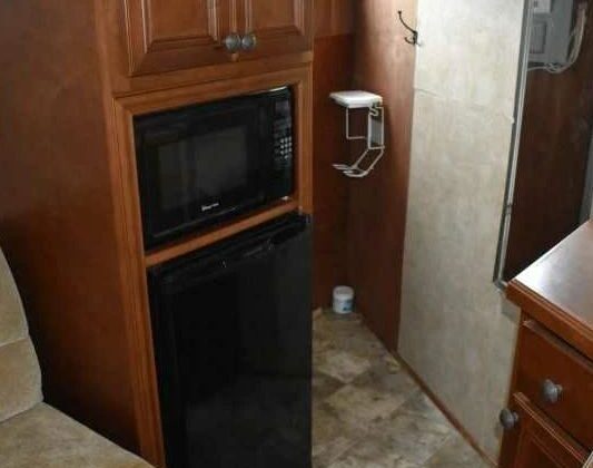 2002 Exiss XT208LQ 2 Horse Trailer with 8′ Short Wall‼️