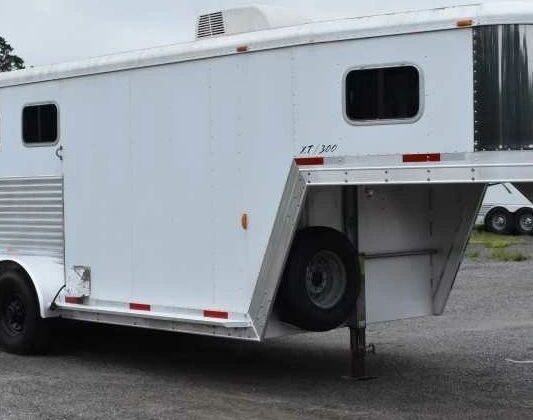 2002 Exiss XT208LQ 2 Horse Trailer with 8′ Short Wall‼️