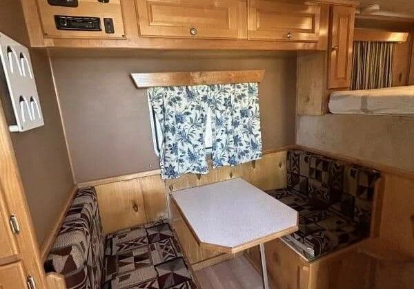 2005 Classic 3 Horse LQ Trailer – 10 ft SW- Drop Down Windows – Hayrack – Full Bathroom‼️