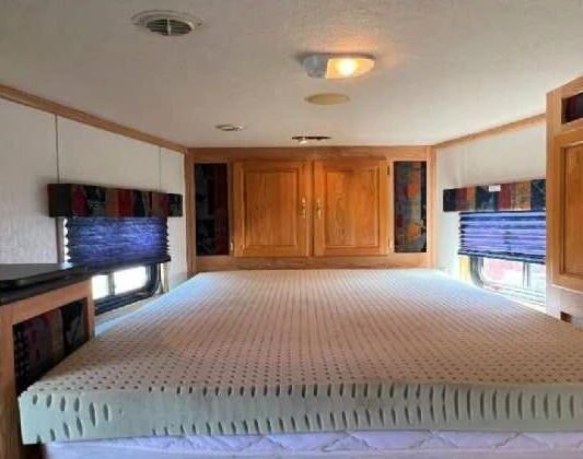 2003 Kiefer Built LQ 4 Horse Trailer with 9′ Short Wall‼️