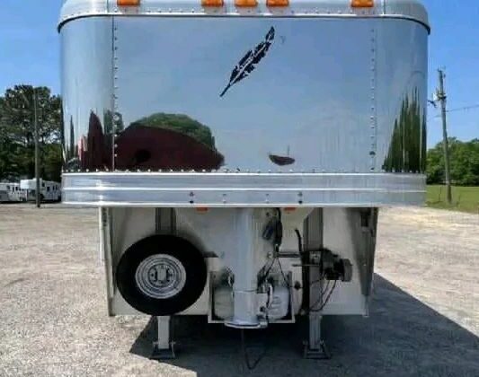 2006 Featherlite LQ 4 Horse Trailer with 12′ Short Wall