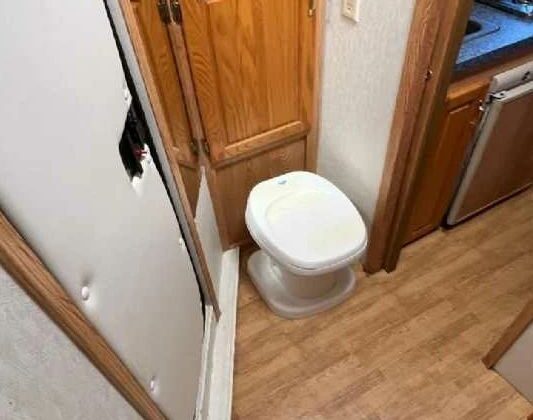 2003 Kiefer Built LQ 4 Horse Trailer with 9′ Short Wall‼️