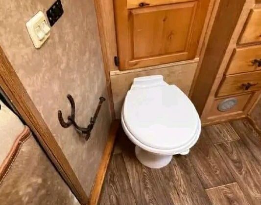 2006 Featherlite LQ 4 Horse Trailer with 12′ Short Wall