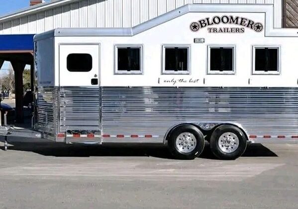 2012 Bloomer Bloomer 4 Horse Bumper Pull Opposite Load
