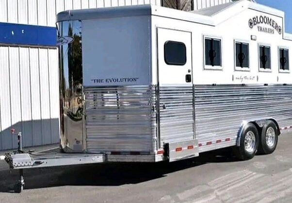 2012 Bloomer Bloomer 4 Horse Bumper Pull Opposite Load