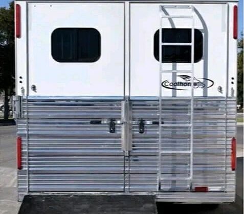 2005 Featherlite LQ 3 Horse Trailer with 9′ Short Wall