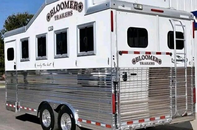 2012 Merhow Verylite 3 Horse Gooseneck Trailer Warmblood
