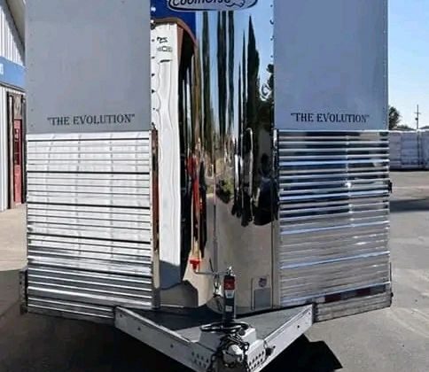 2012 Bloomer Bloomer 4 Horse Bumper Pull Opposite Load