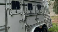 2004~4Star 3 horse 12′ living quarters horse trailer.