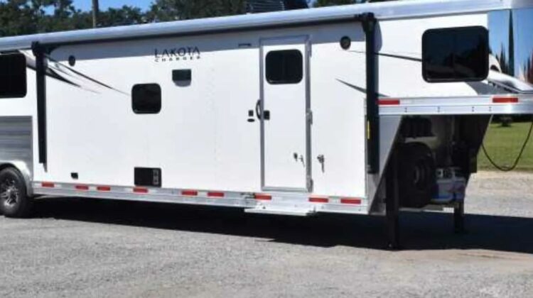 2022 Lakota Charger 8315SRB 3 Horse Trailer with 15′ Short Wall