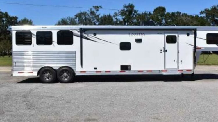 2022 Lakota Charger 8315SRB 3 Horse Trailer with 15′ Short Wall