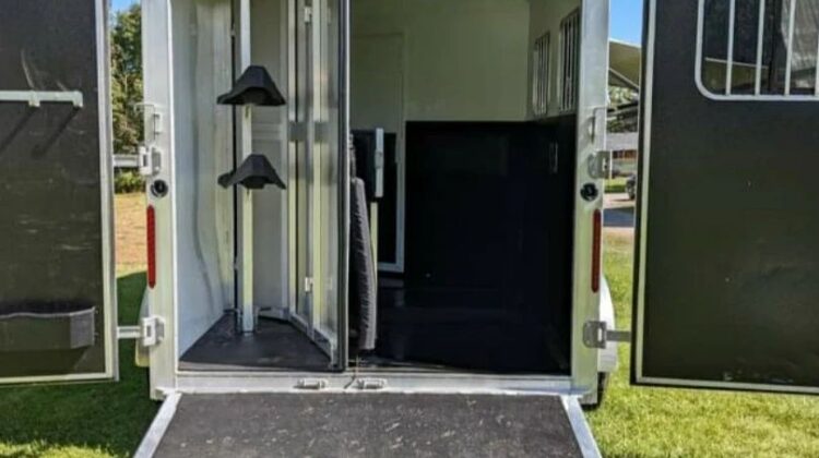 2018 Trail Boss 2H Trailer with Slide Out