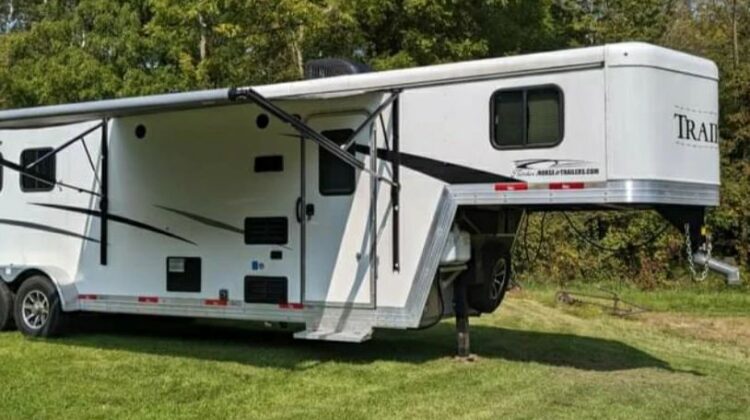 2018 Trail Boss 2H Trailer with Slide Out
