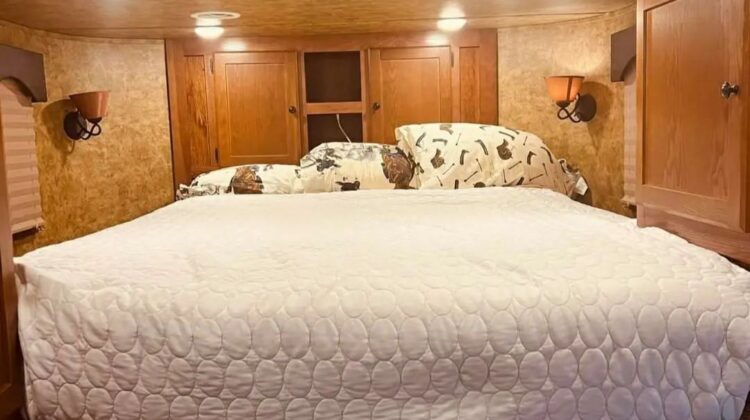 2016 4 Horse LQ Lakota Charger with Slide Out For