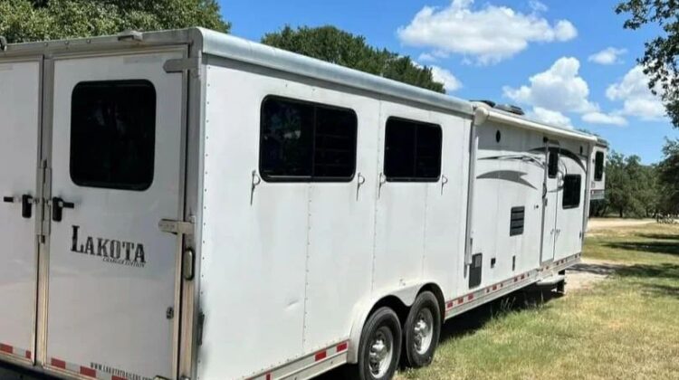 2016 4 Horse LQ Lakota Charger with Slide Out For