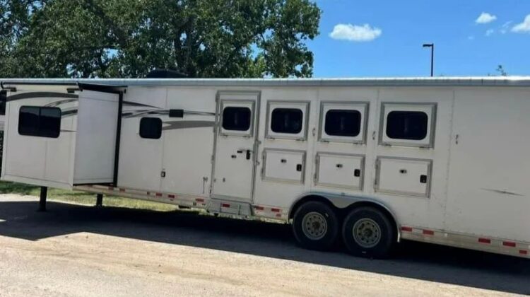 2016 4 Horse LQ Lakota Charger with Slide Out For