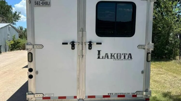 2016 4 Horse LQ Lakota Charger with Slide Out For